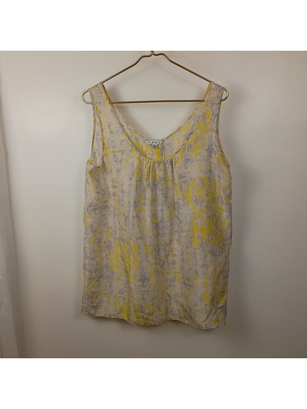 Cabi Top Womens Yellow Gray Abstract 100% SILK Sleeveless Tank Top Size Large